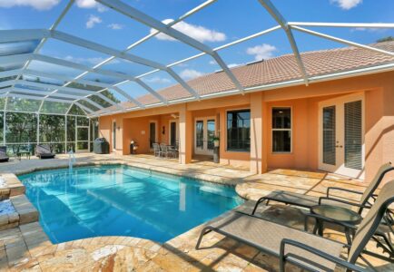 Villa Cape Coral 11125 In Sonniger Toplage Von Cape Harbour Breites Pooldeck Mit Grossem Pool Tikihut Bis Zu 6 Gaeste Bootsoption 58666