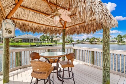 Villa Cape Coral 11613 In Top Und Suedlage Der Cape Harbour Area 2x Master Grosses Pooldeck Mit Jacuzzi Aussenkueche Tikihut 93711