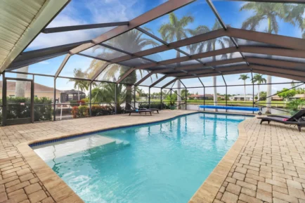 Villa Cape Coral 11634 An Einer Kanalkreuzung Unweit Des Rivers Grosses Pooldeck Bis Zu 6 Gaeste Bootoption 56115