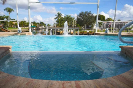 Villa Cape Coral 12423 Hell Und Modern Eingerichtet Pool Mit Jacuzzi Aussenkueche Fahrraeder Kayaks Bootsoption 43984