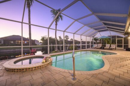 Villa Cape Coral 12610 Grosses Pooldeck Mit Jacuzzi Loungemoebel Kayaks Fahrraeder Bootsdock Bis Zu 8 Gaeste Bootsoption 24325