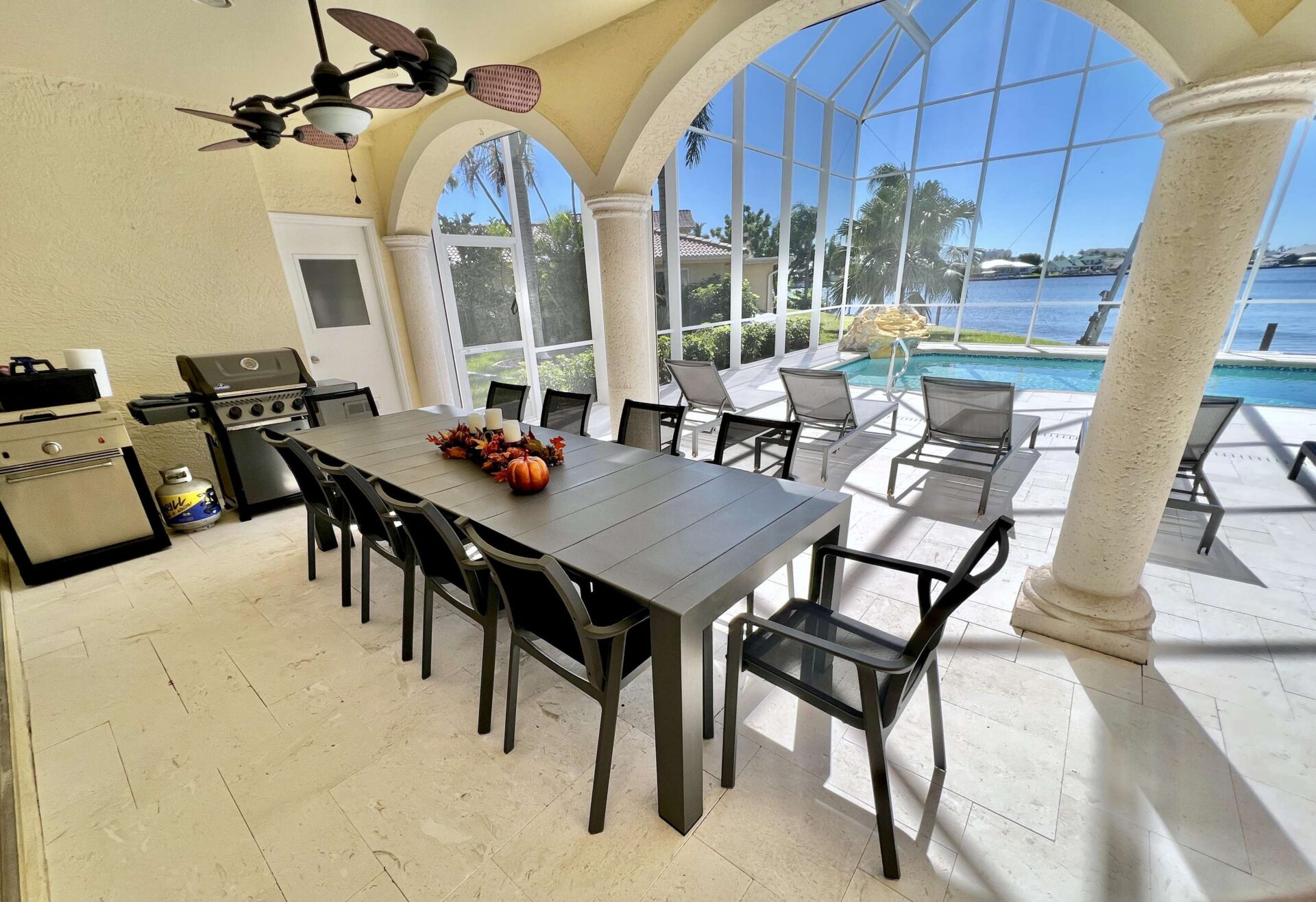 Villa Cape Coral 12686 Riesige Luxusvilla In Suedlage Mit Weitblick An Den Eight Lakes Pooldeck Mit Jacuzzi Gamesroom Bis 10 Gaeste 32261