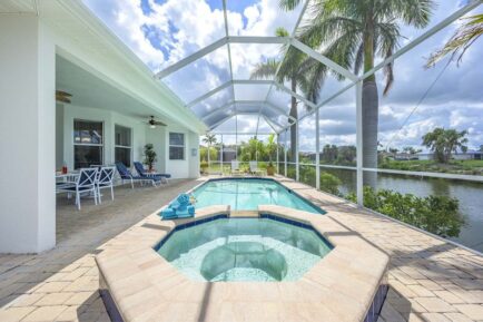 Villa Cape Coral 13157 In Sonniger Suedlage Grosses Pooldeck Mit Jacuzzi Fahrraeder Bis Zu 8 Gaeste Bootsoption 54541