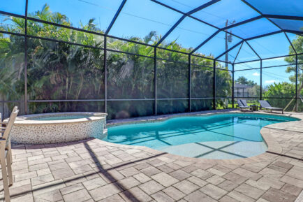 Villa Cape Coral 13185 Moderne Villa Mit Grossem Pooldeck Und Jacuzzi Loungemoebel Bis Zu 6 Gaeste 79275