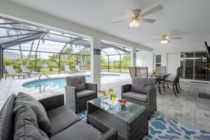 Villa Cape Coral 13245 In Sonniger Suedlage Grosses Pooldeck Mit Lounge Und Tv Bis Zu 6 Gaeste 95217