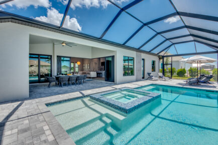 Villa Cape Coral 13398 Neubau 2023 Grosses Pooldeck Mit Jacuzzi Tikihut Bis Zu 8 Gaeste Bootsoption 20869