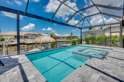 Villa Cape Coral 13398 Neubau 2023 Grosses Pooldeck Mit Jacuzzi Tikihut Bis Zu 8 Gaeste Bootsoption 75580