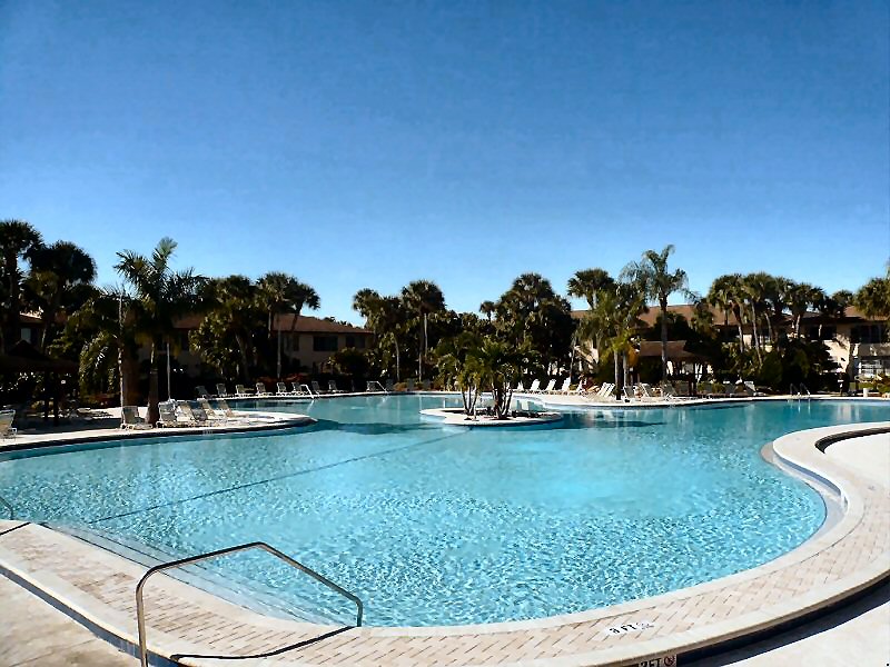 Beheizter Pool. Drittgrößter von ganz Florida.